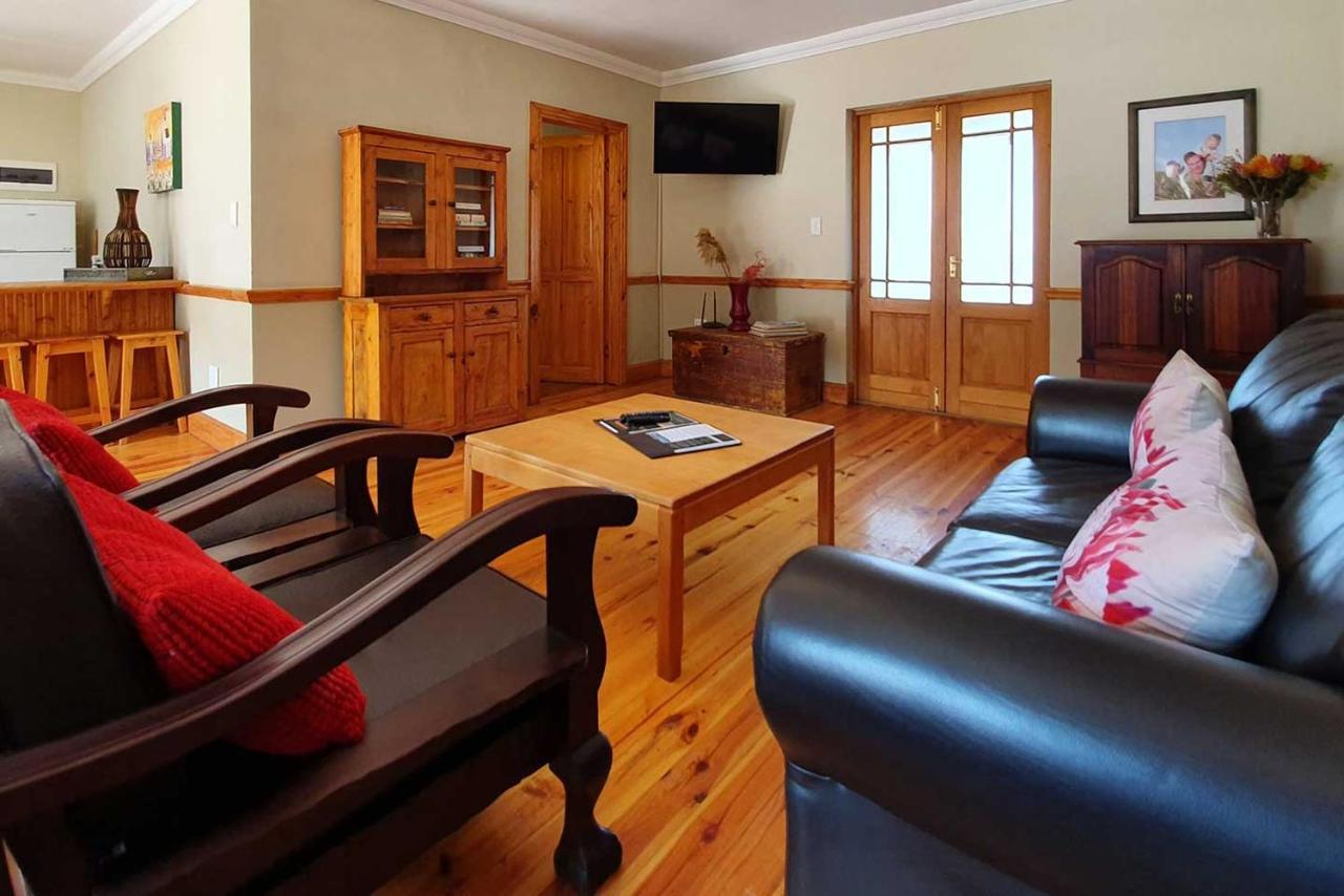 Berluda Farmhouse And Cottages Oudtshoorn Bagian luar foto